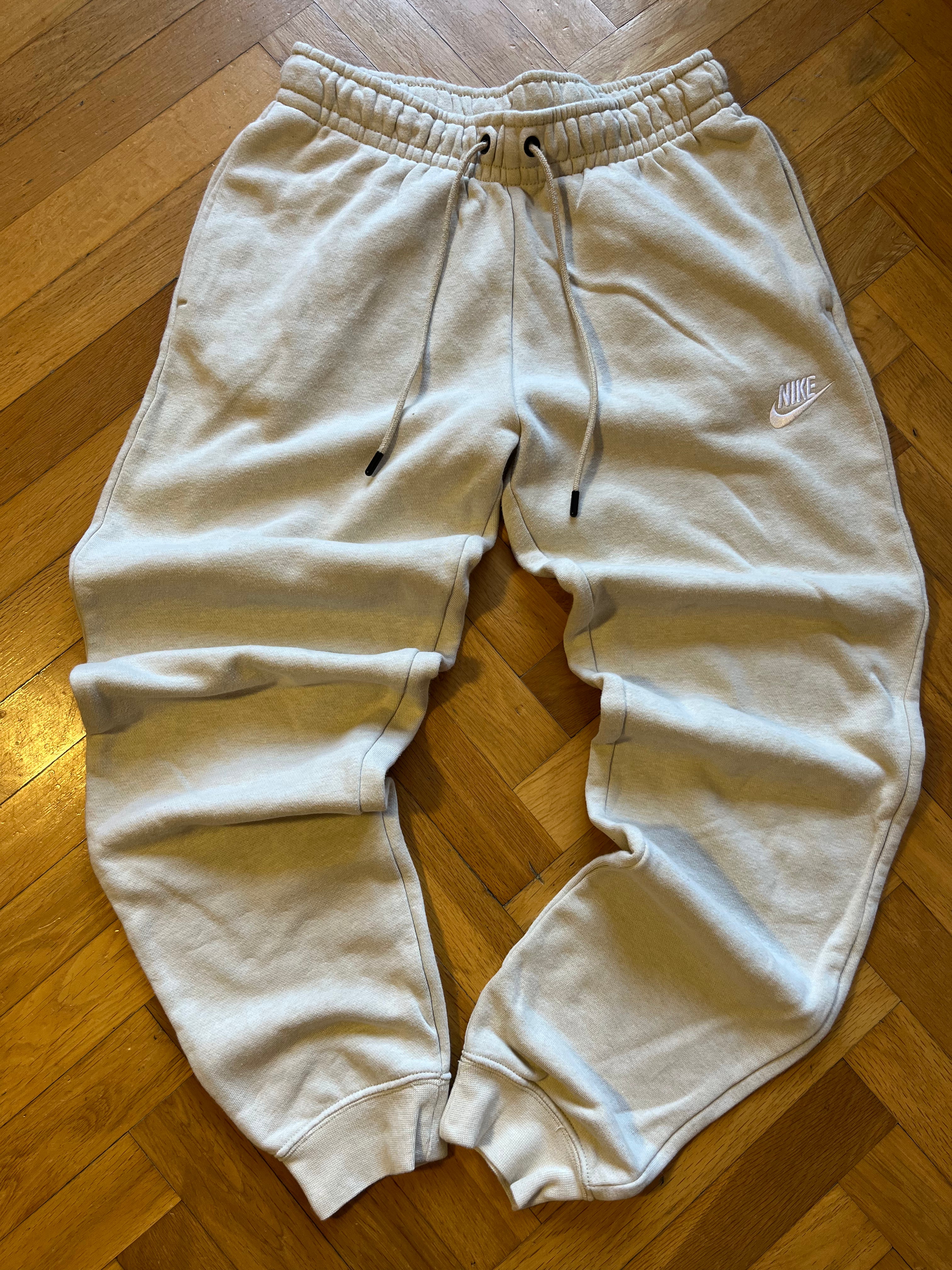 Pantalón Nike Beige – Talla XS
