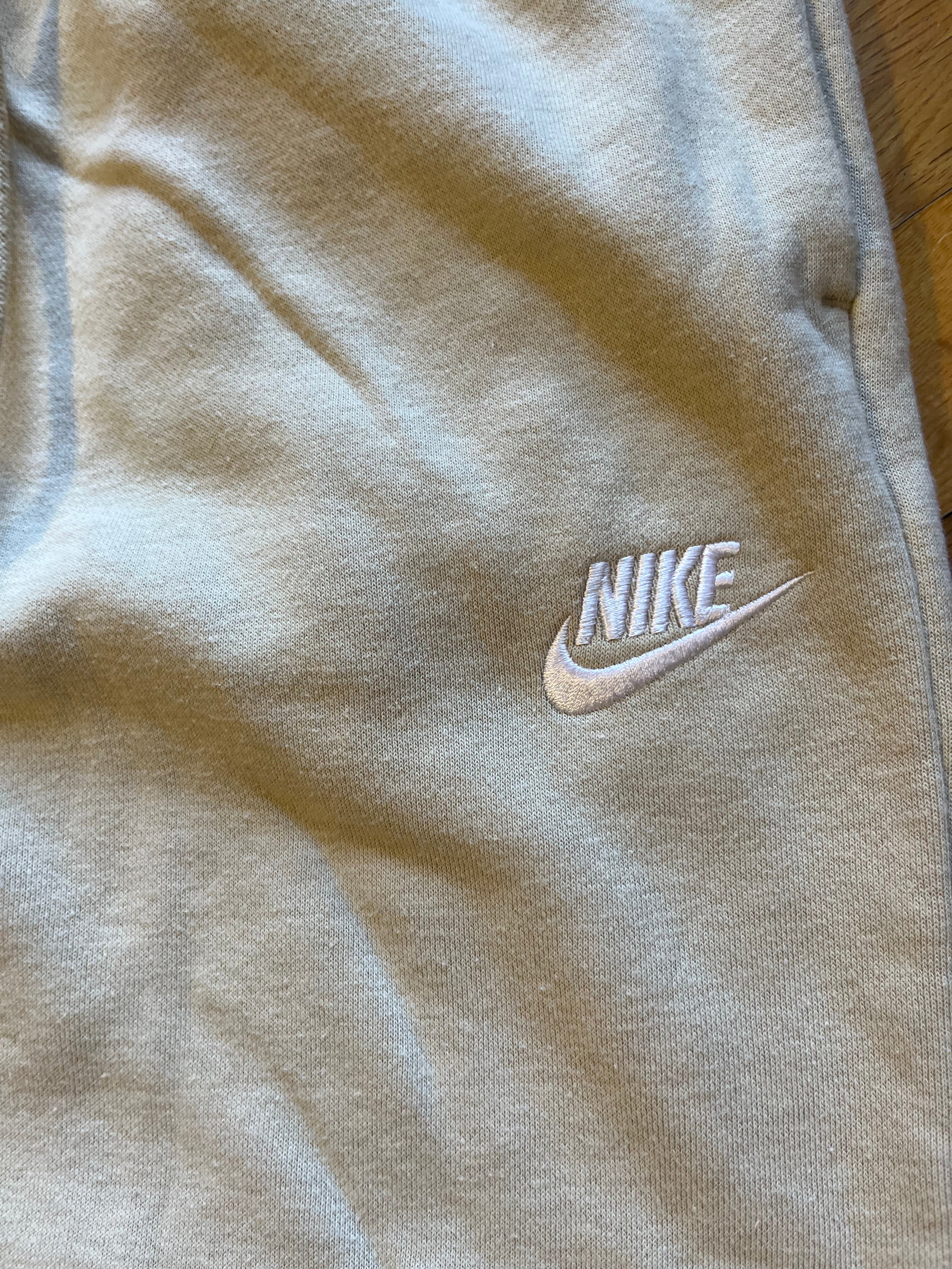 Pantalón Nike Beige – Talla XS
