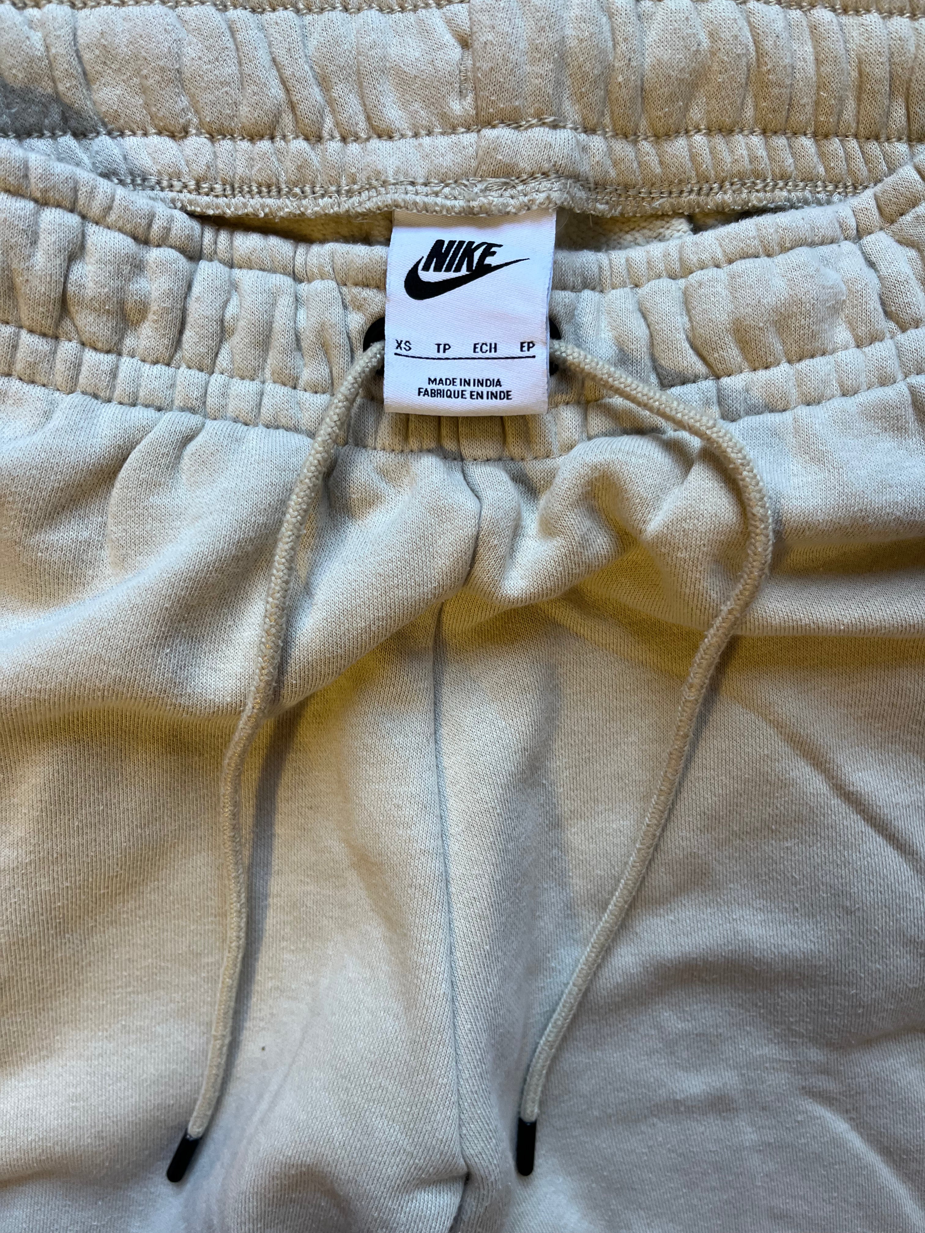 Pantalón Nike Beige – Talla XS